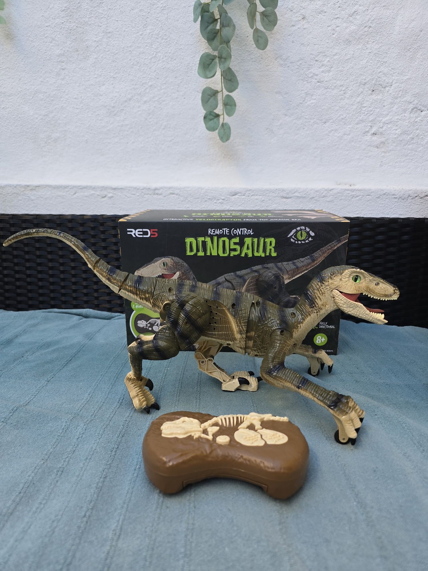 Dinossauro Velociraptor telecomandado