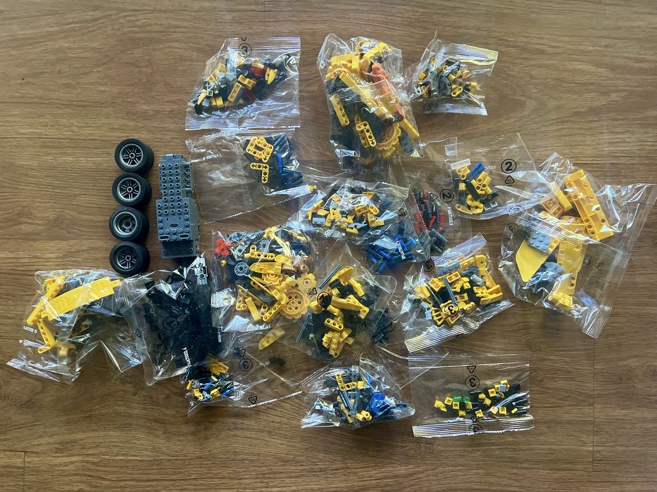 Конструктор трансформер Bumblebee, Panlos Brick, 675002 типу Lego