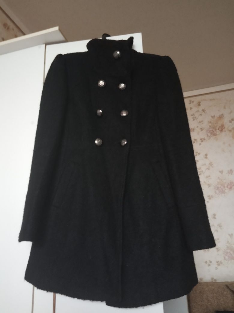 Продам женское пальто GUESS