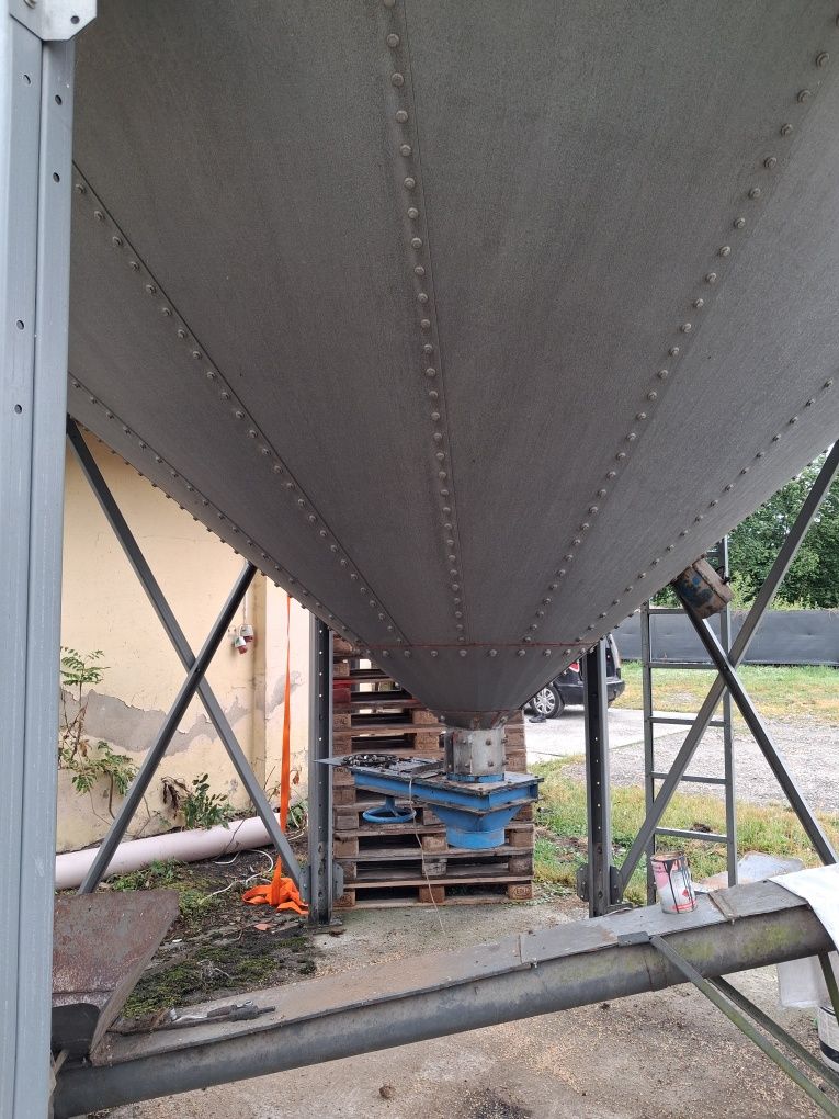 Silos zbożowy 80t lejowy ocynk stan bdb