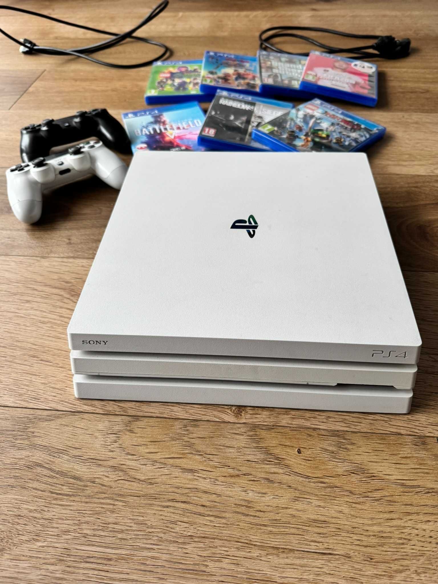 PS4 PRO biała, NOWY dysk SSD 1 TB + 7 GIER i 2 PADY - SUPER OKAZJA !!!