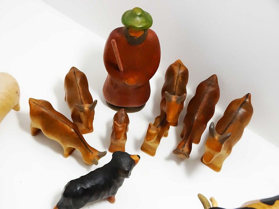 Zestaw 28 ręcznie wykonanych figurek marki Buntspecht