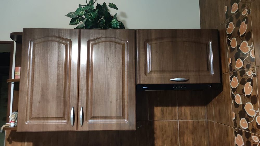 Meble kuchenne w kolorze brązowym