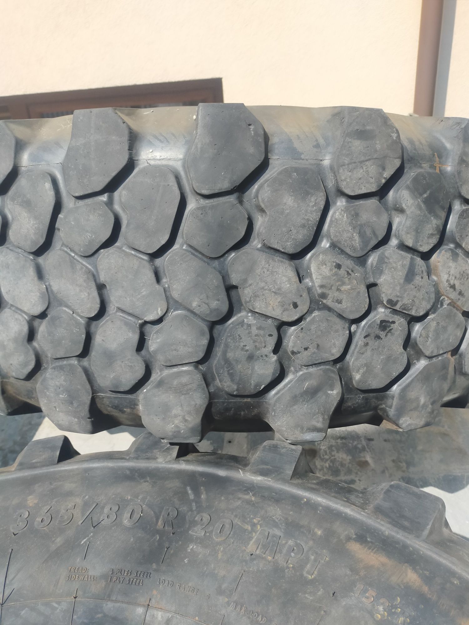 Opony Continental 365/80 R 20 MPT 152 K