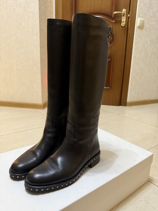 Продаю женскре кожаные сапоги HELEN MARLEN