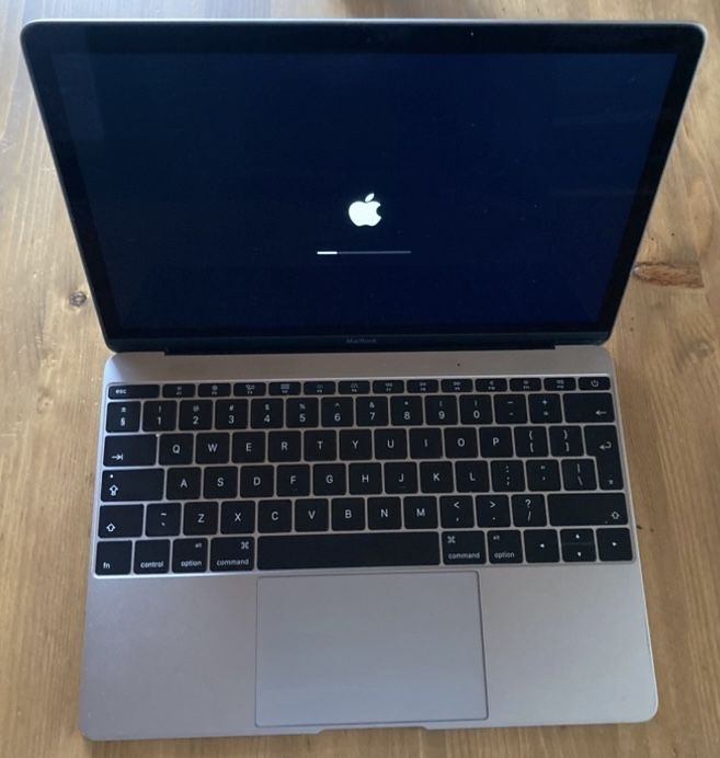 MacBook 12” Retina A1534 - 1.1 - 8GB RAM - 256GB SSD - Grafitowy