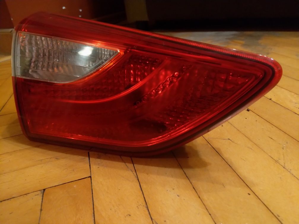 Lampa lewa tylna w klapę bagażnika Hyundai i30 II