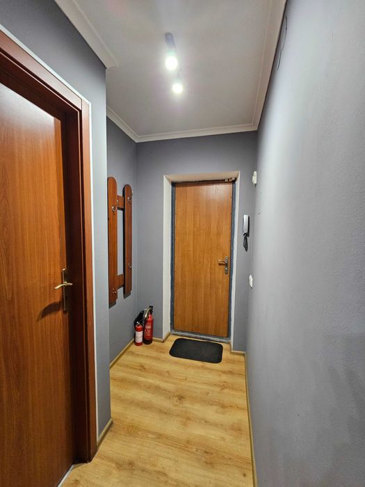 Продам 1 кім. квартиру-офіс на пр. Науки (Гагаріна), червона лінія.