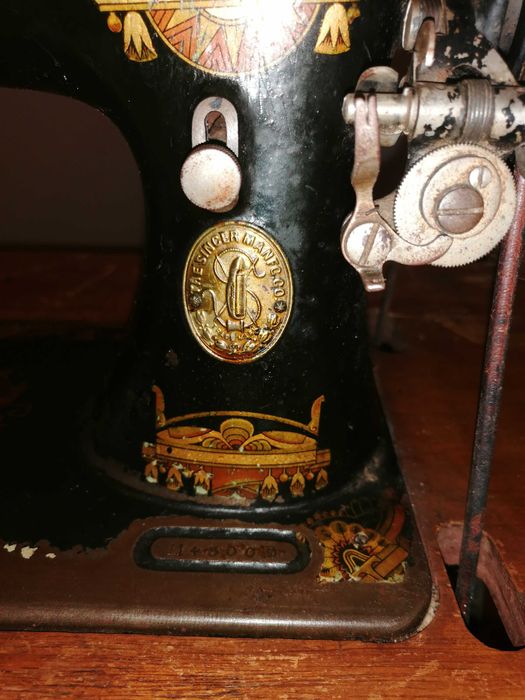 Máquina de Costura Antiga da marca Singer