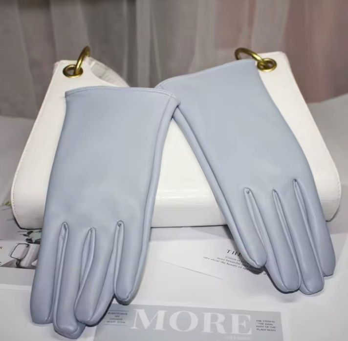 Блакитні рукавички зі штучної шкіри