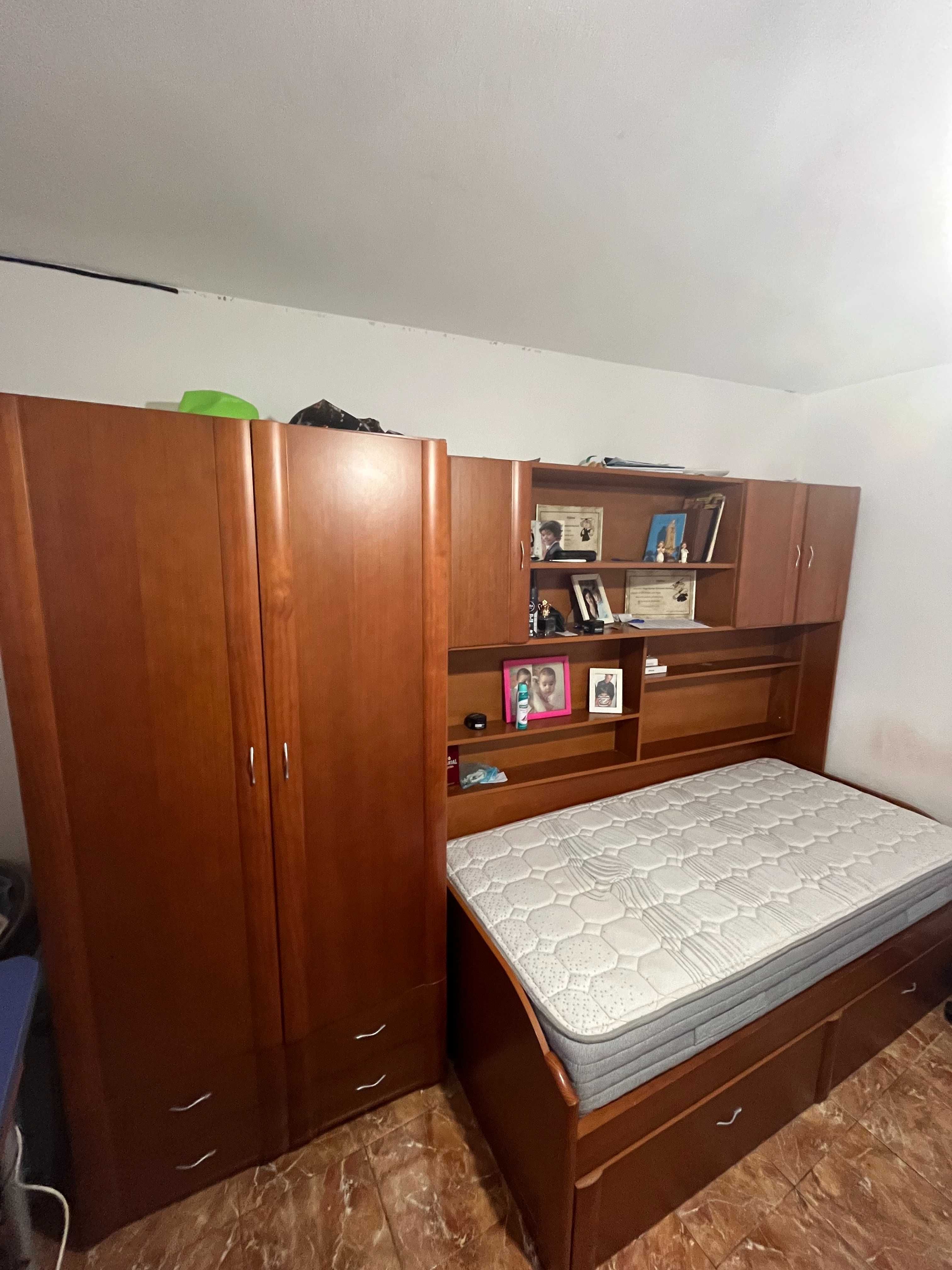 Cama incluída com o armário e o colchão