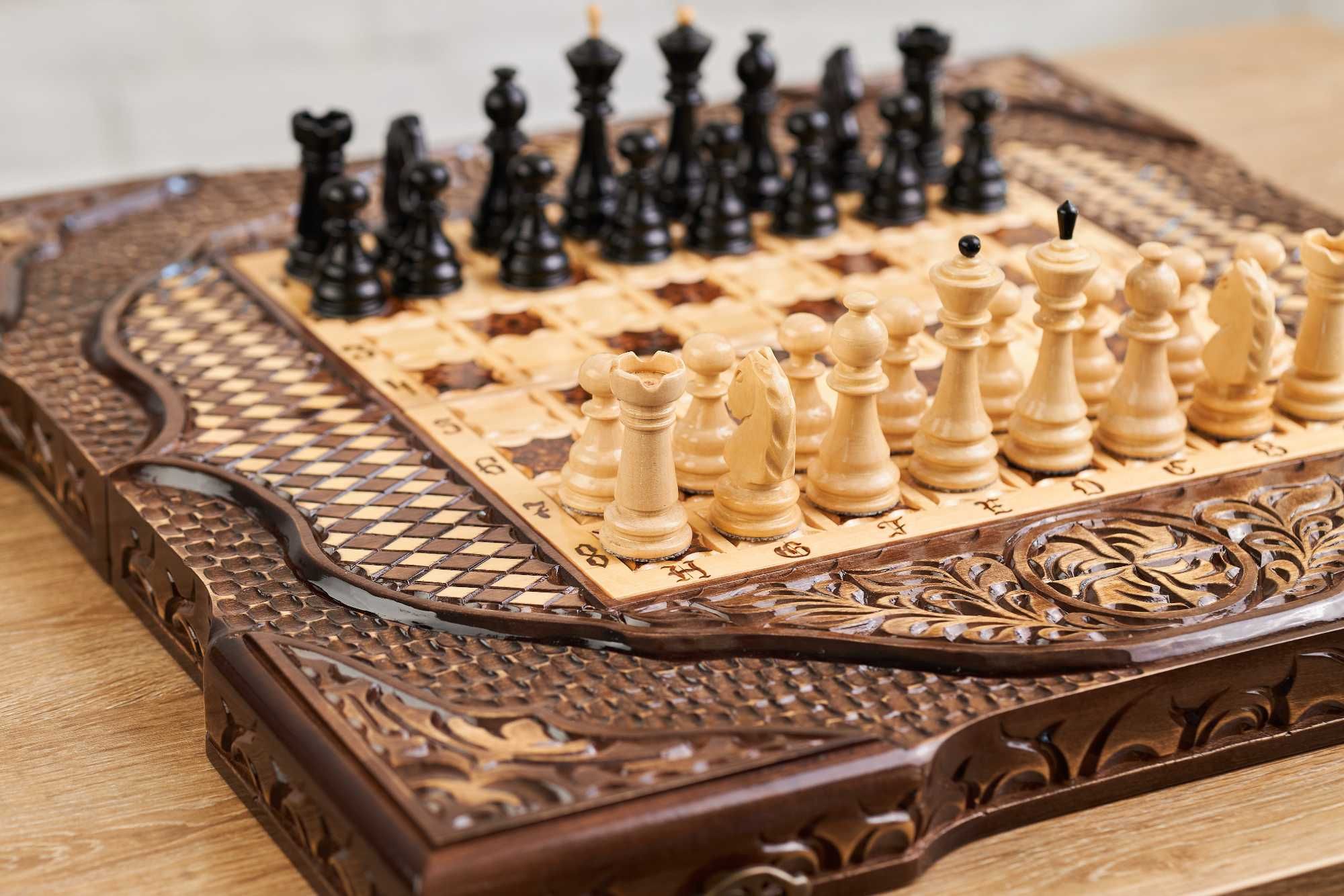 Шахматы, шашки и нарды  резные из дерева ручной работы