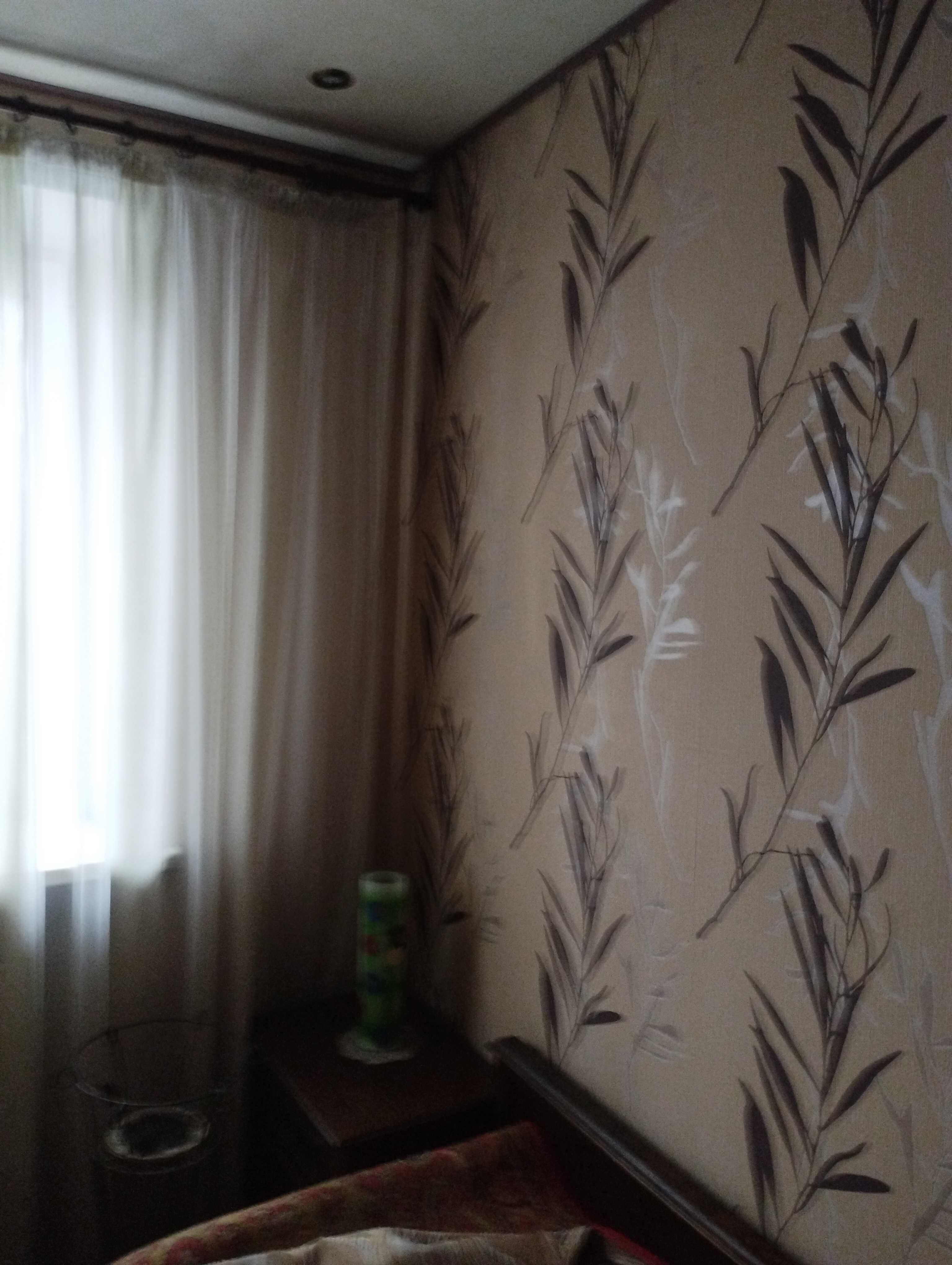 Квартира трехкомнатная в центре Новогродовки Донецкой обл