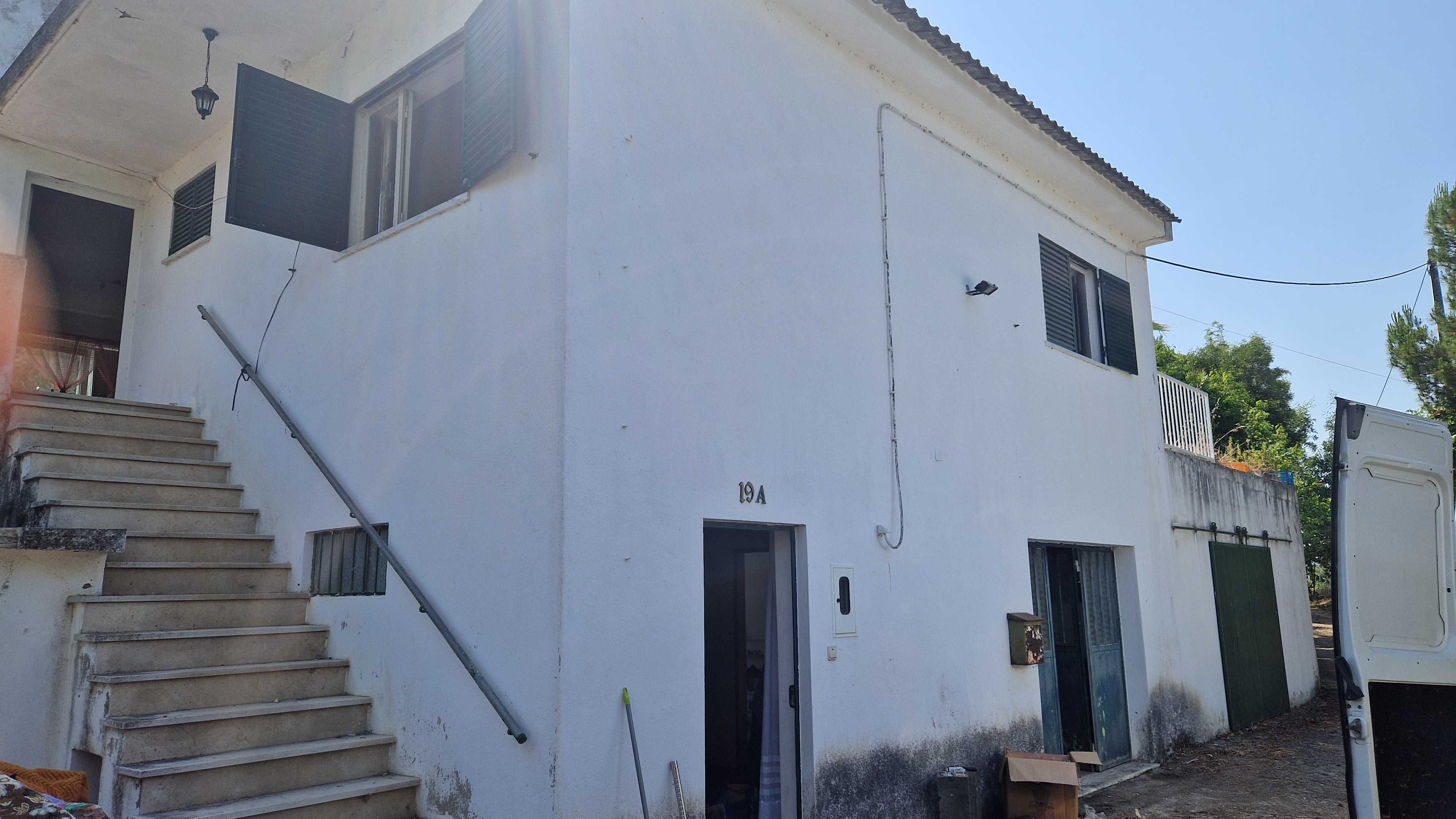 Moradia T6 com 2 andares ,1 andar renovado
