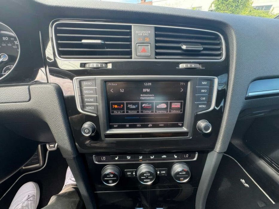 Volkswagen Golf R 4-Door AWD      2017