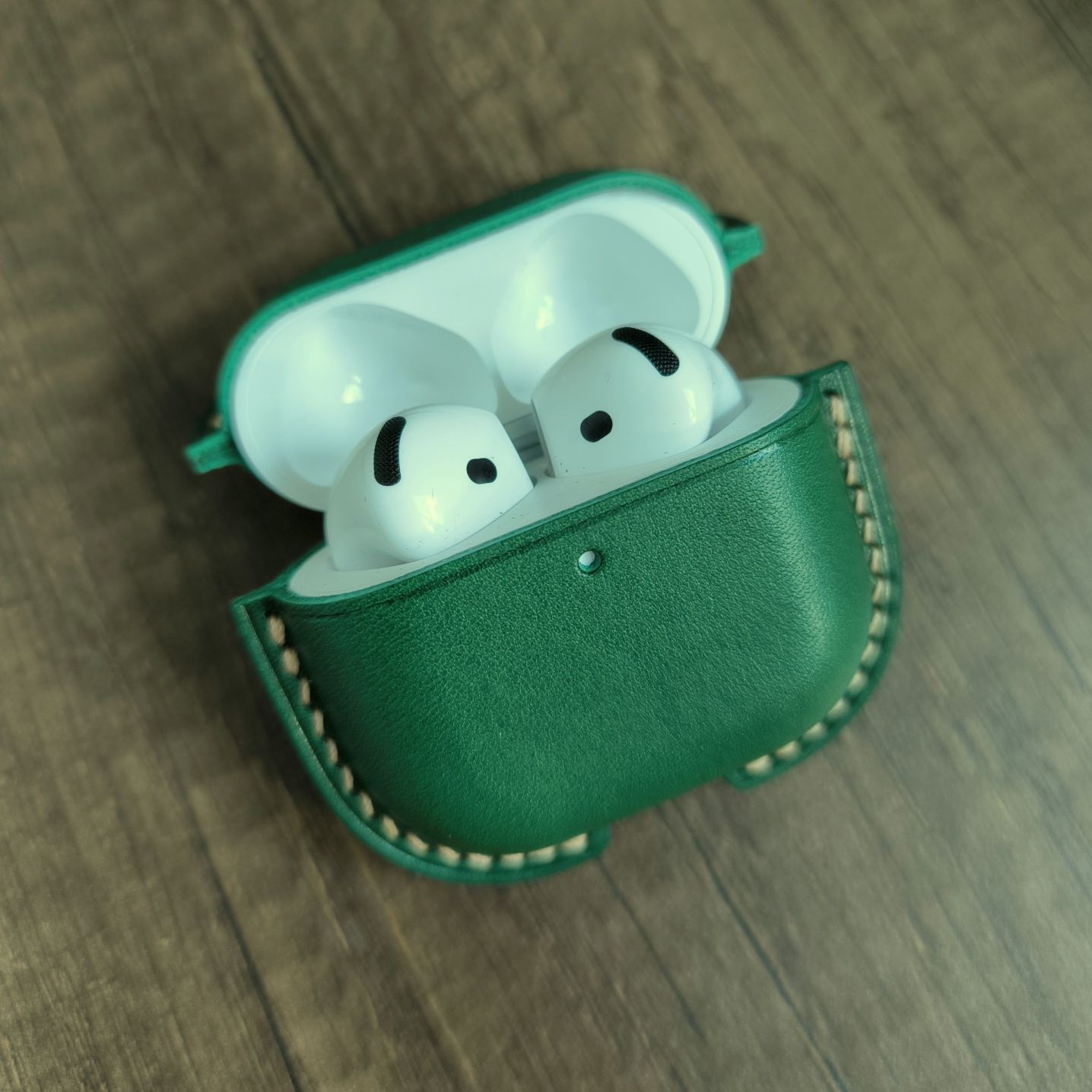 Чохол для AirPods 4 .