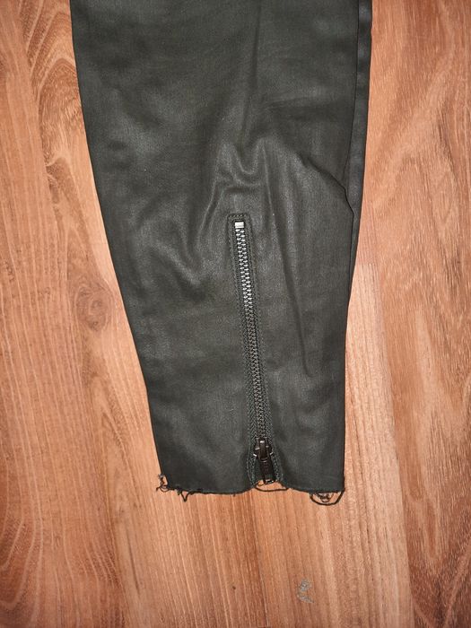 Super spodnie woskowane ZARA
