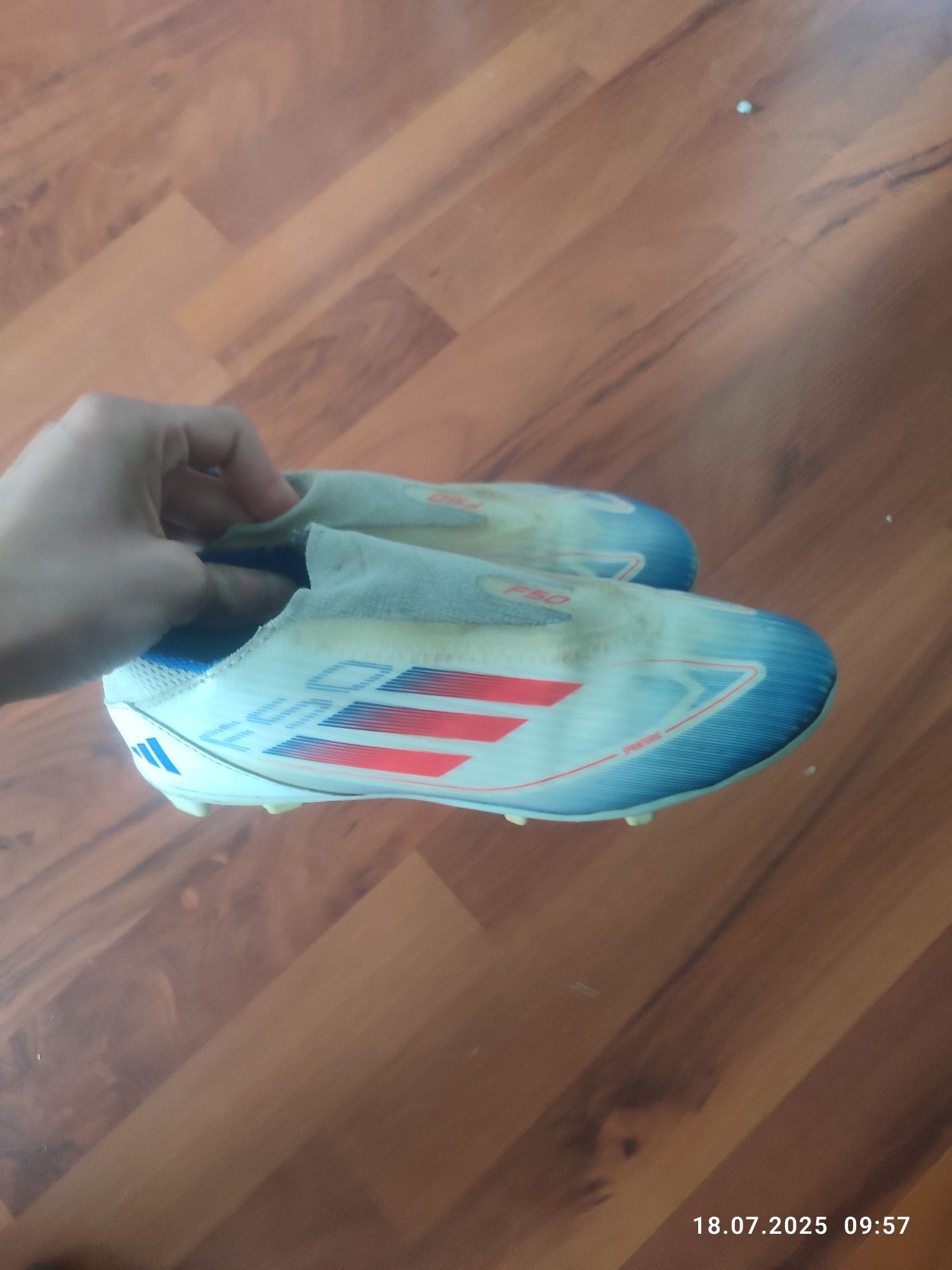 Mam na sprzedaż korki adidas f50 fiberskin  rozmiar 38