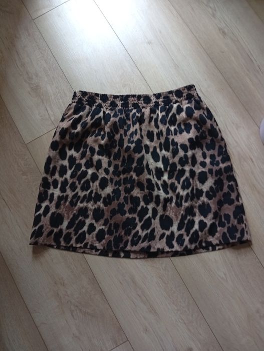 Spódnica w cętki, rozmiar 40