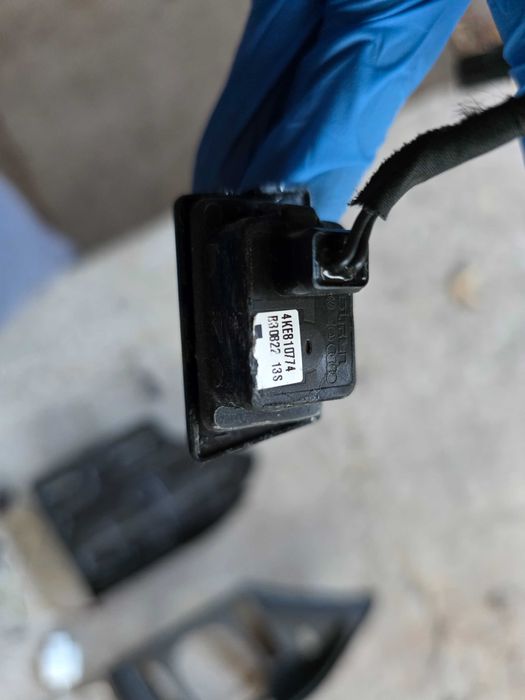 Корпус і деталі лючка зарядного порта Audi e-tron ліва сторона