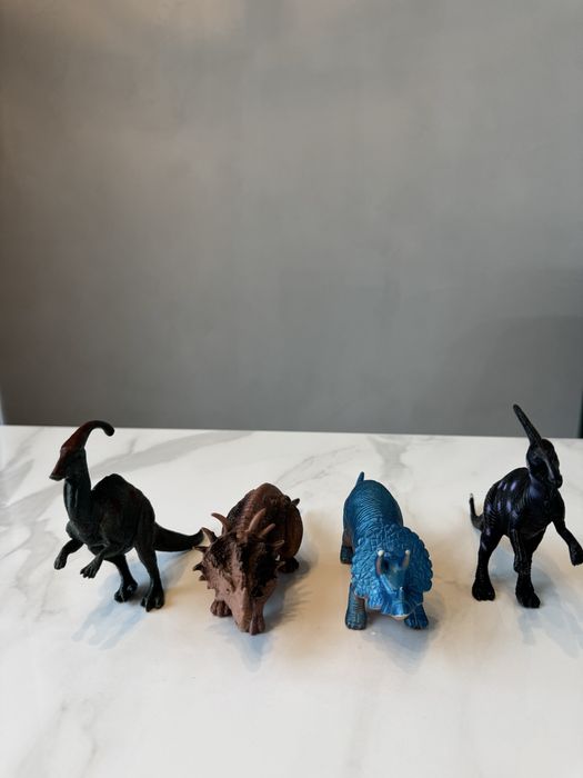Продам динозаврів 120 грн/лот