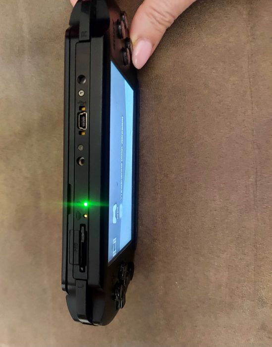 PSP E1000 Street чудовий стан • Оригінальна зарядка + MicroSD адаптер