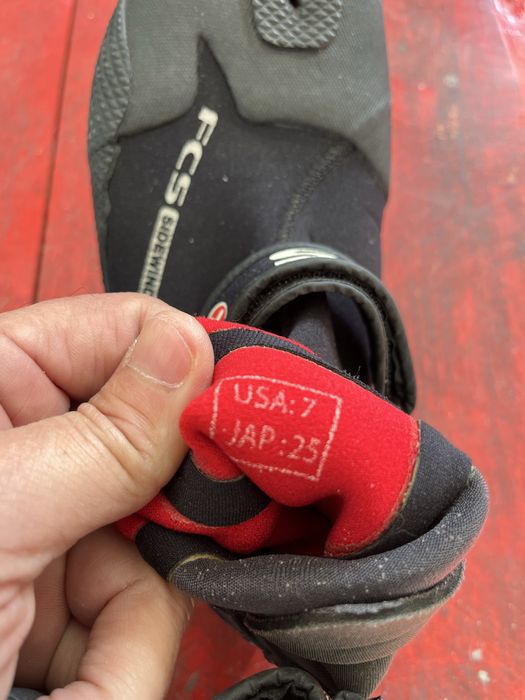 Botas de surf para rapariga usas poucas vezes.