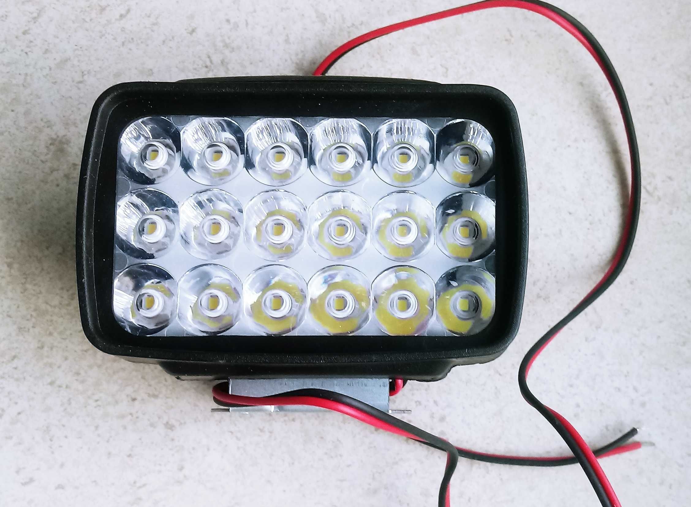 Reflektor Halogen Doświetlacz Samochodowy 15LED 15W