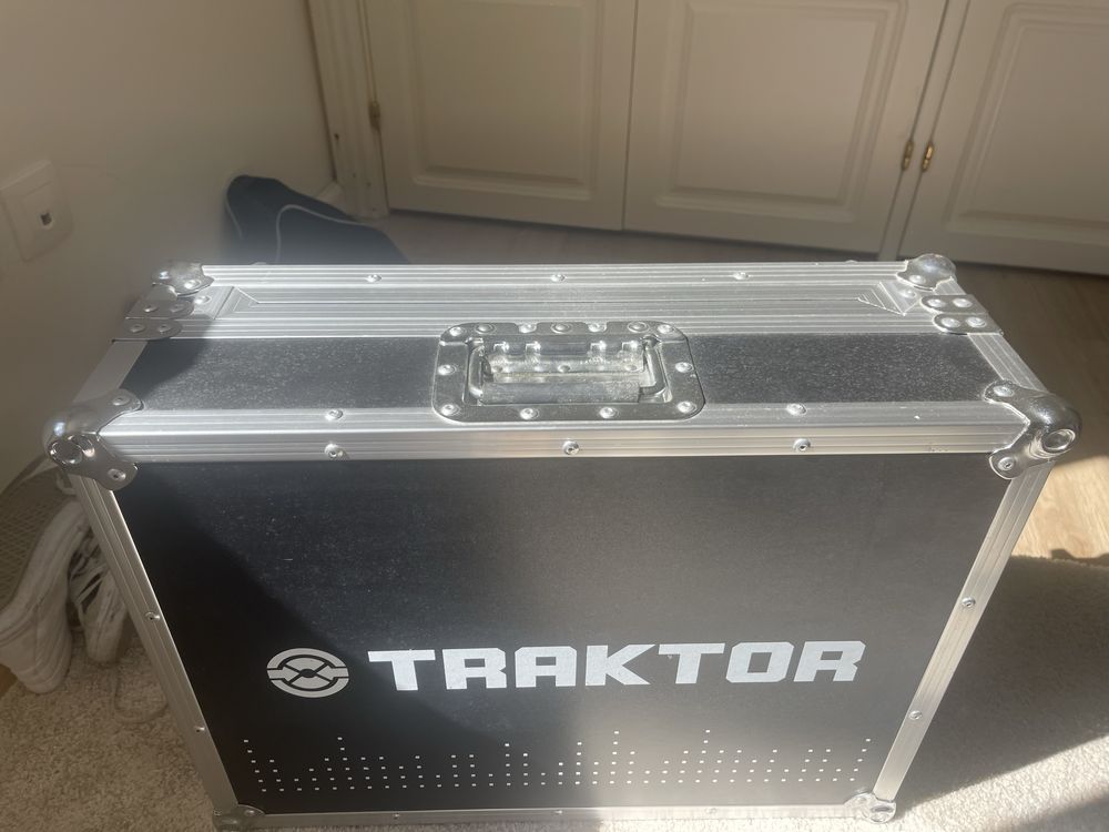 Native Instruments TRAKTOR 2 DJ set *NOVO* c/ Caixa de Transporte