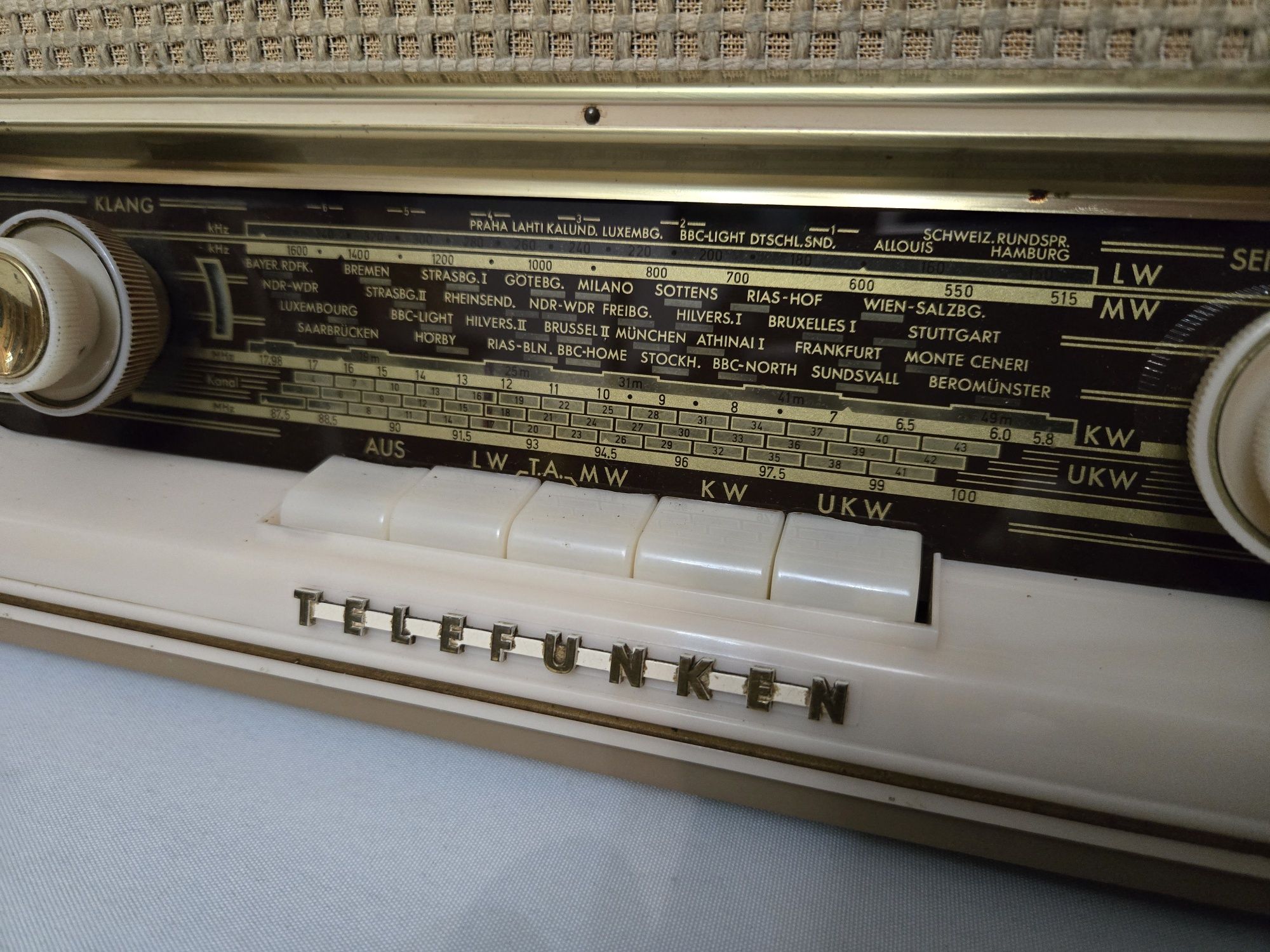 Rádio antigo reparado Telefunken