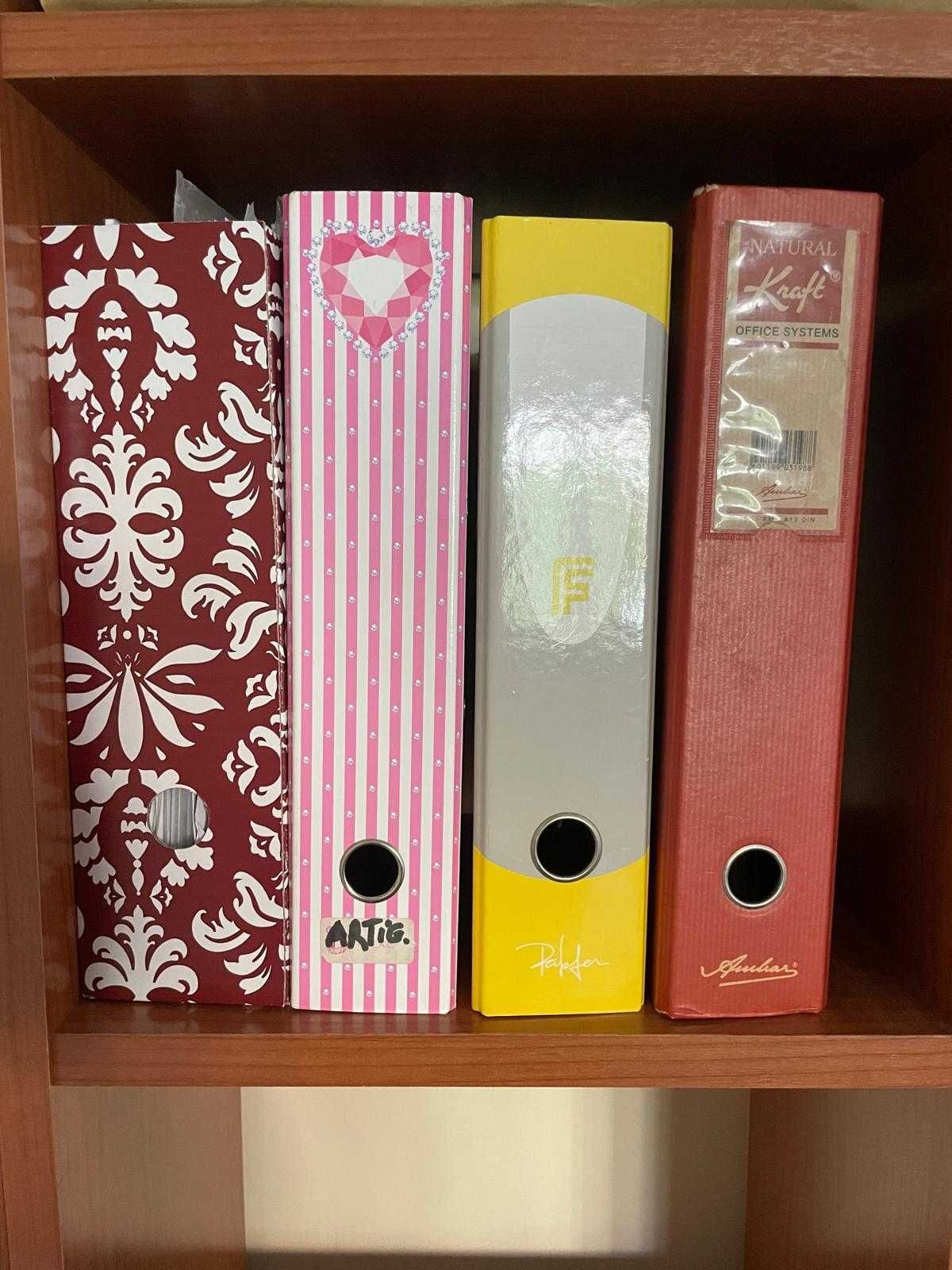 Prateleiras para dossiers. Ótimo estado. 40 euros cada