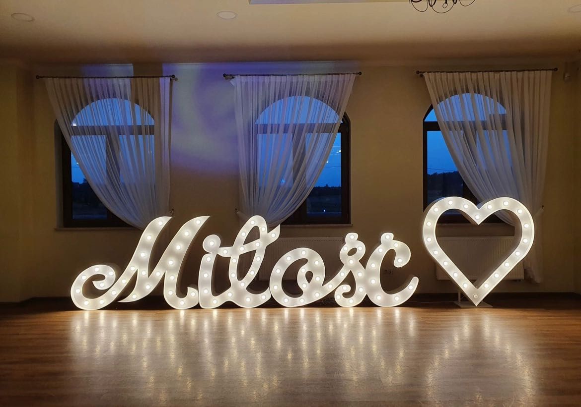 Napis Miłość / Napis Love / Serce/ Ciężki dym / Taniec w chmurach