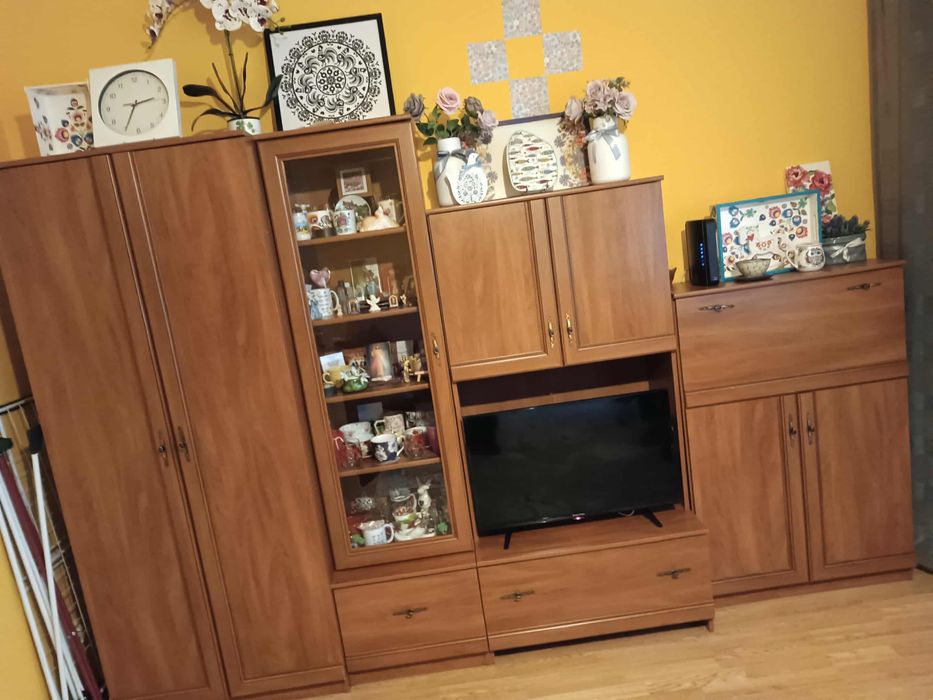 Oddam komplet mebli za darmo