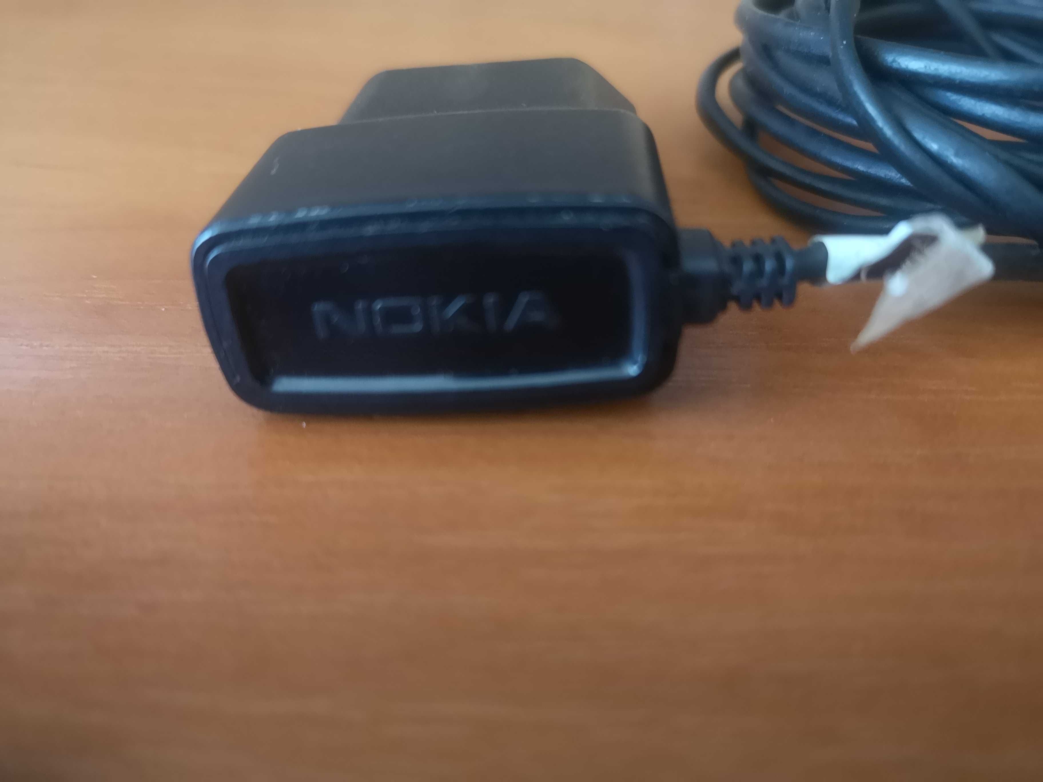 Ładowarka sieciowa i słuchawki Nokia plus kabel