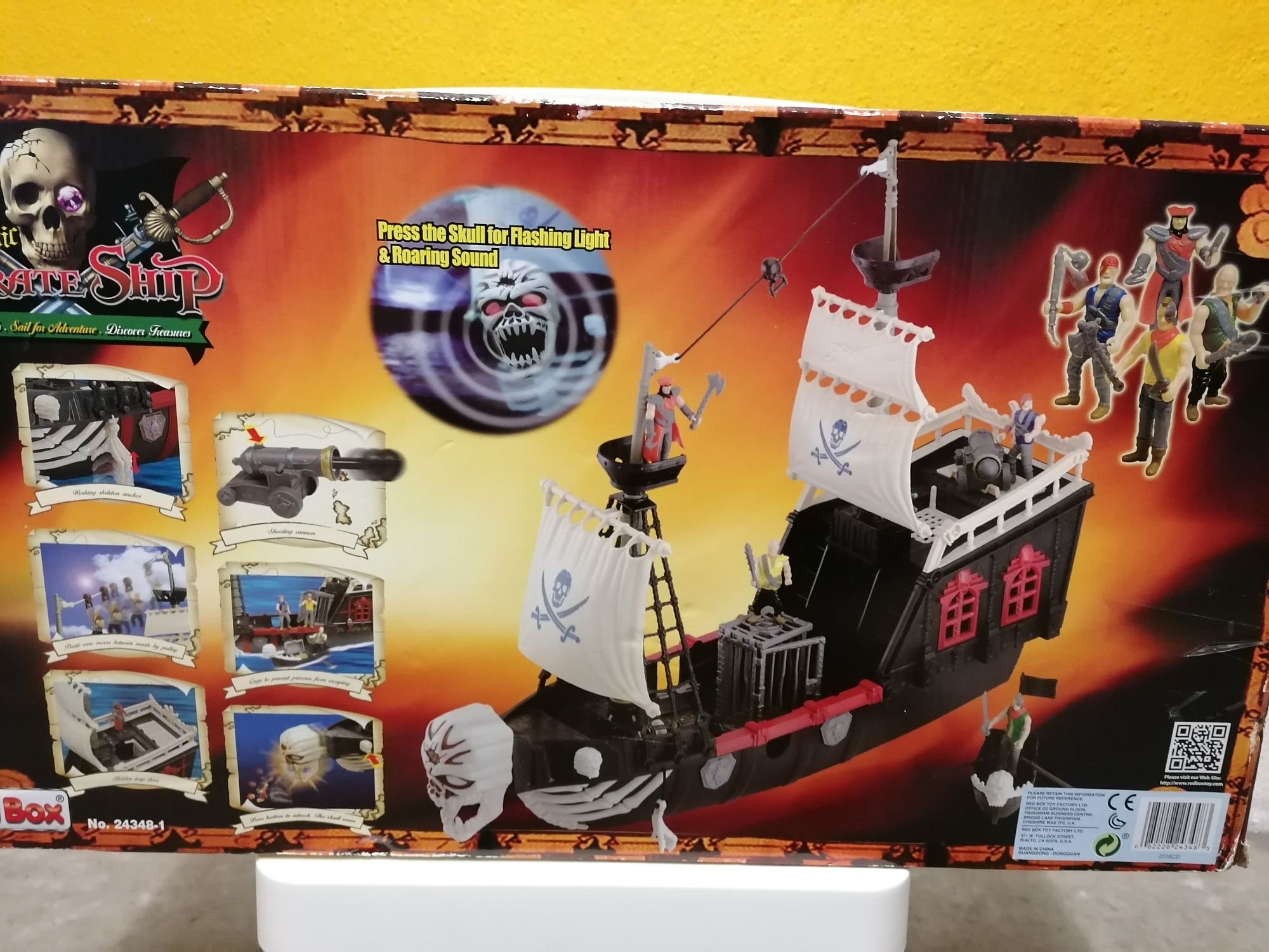 Brinquedo Barco Pirata, excelente.
