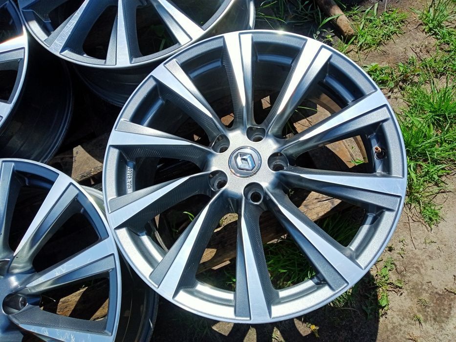 5/114,3 r19 et40 Nissan Renault