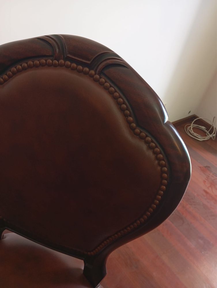 Cadeiras de sala em pele ( 6 unidades)