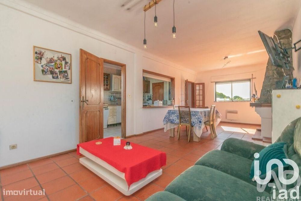 Moradia isolada T5 em Marinha Grande de 285,45 m2