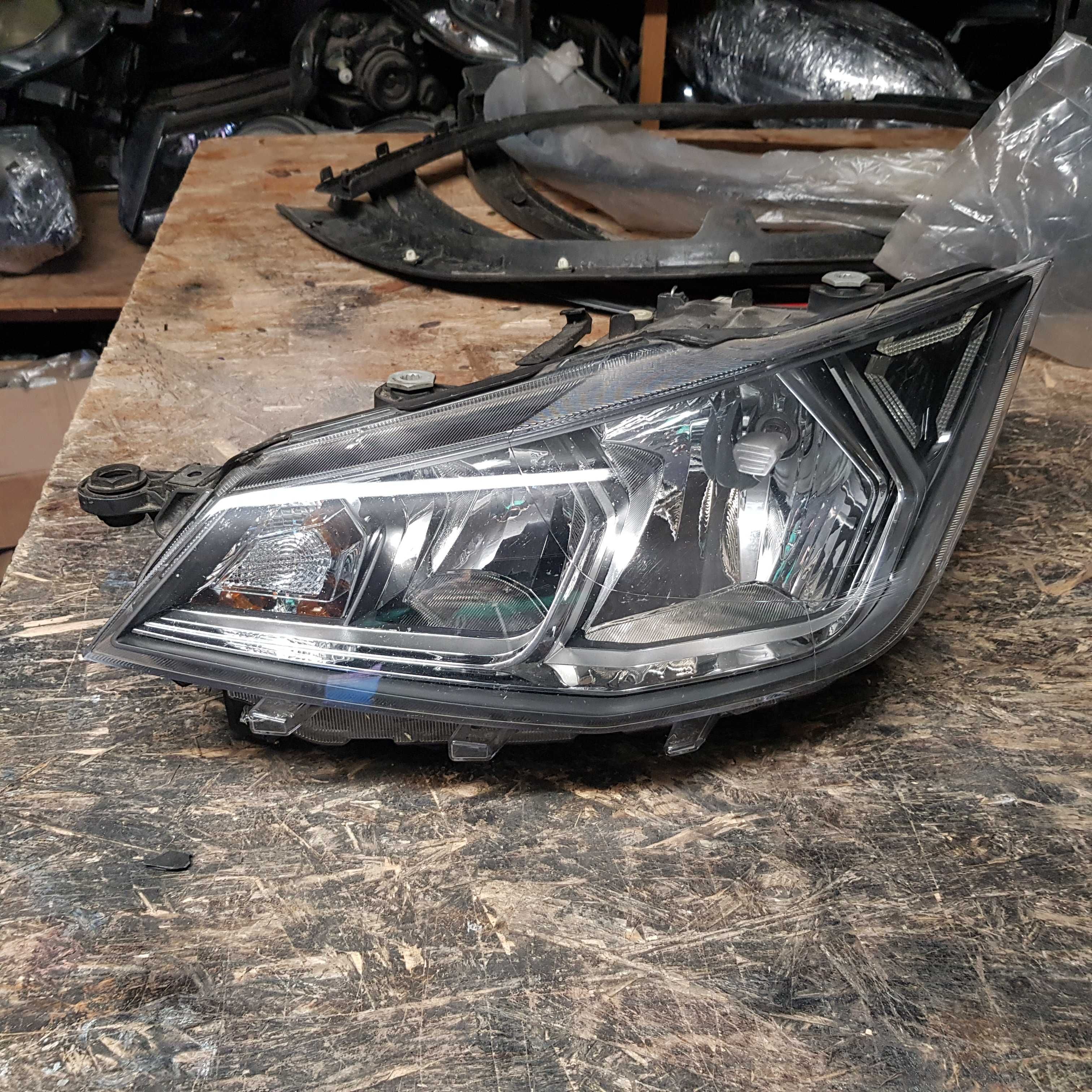 lampa przód Seat Ibiza V 6F1 led