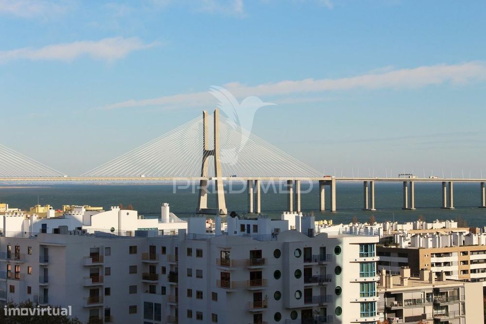 Escritório com vista rio e estacionamento - Lisboa