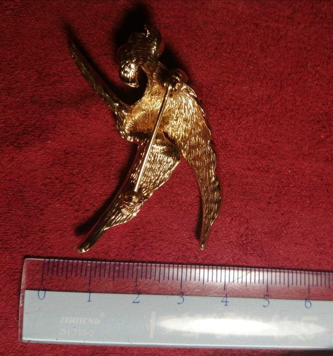 Брошка з позолотою