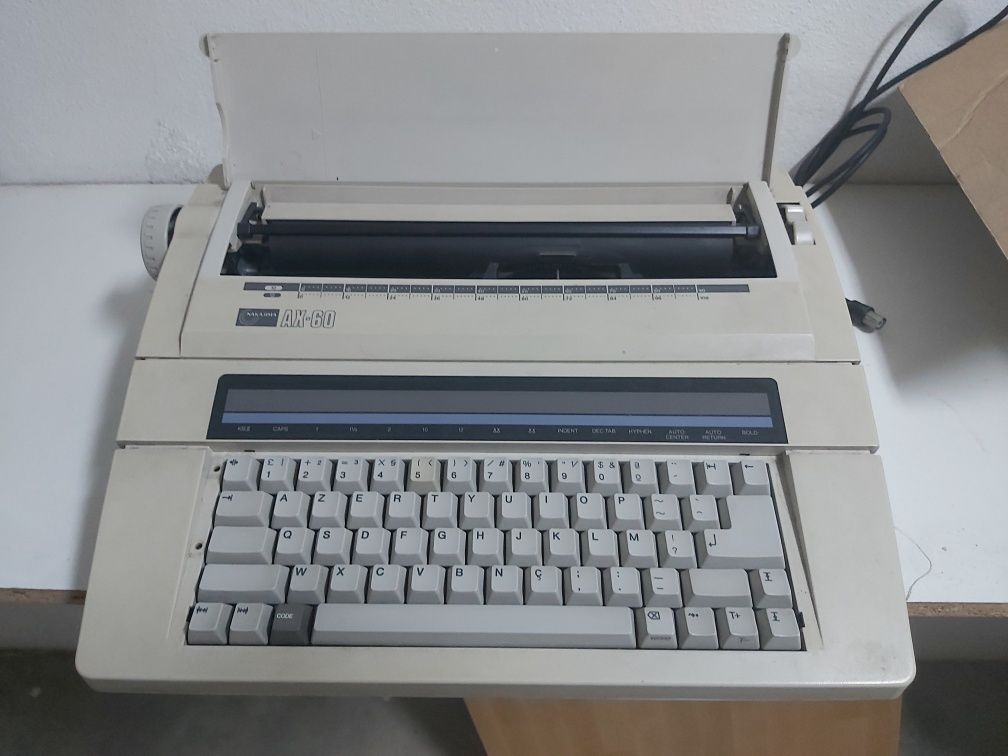 Máquina de escrever Nakajima