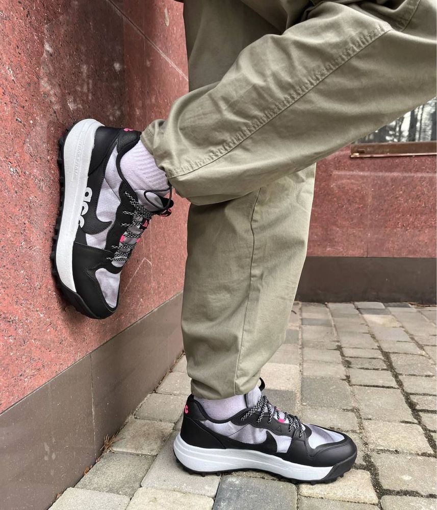 Чоловічі кросівки від NIKE ACG LOWCATE black/metalick