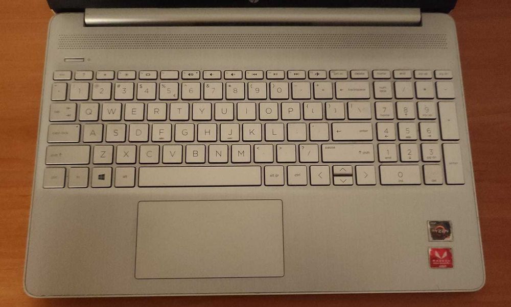 Laptop HP 15s...