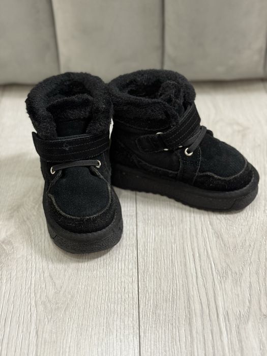 Продам дитячі зимові чоботи. Натуральний замш.