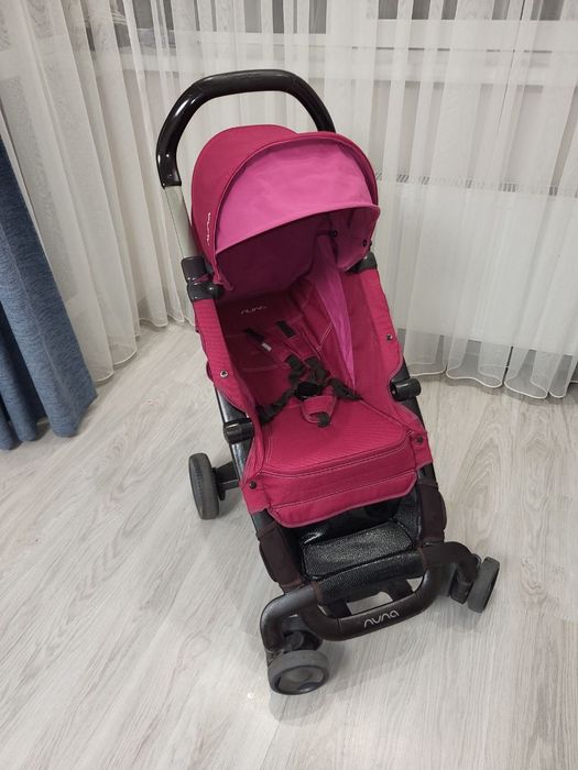 Дитяча прогулянкова коляска для дівчинки Nuna