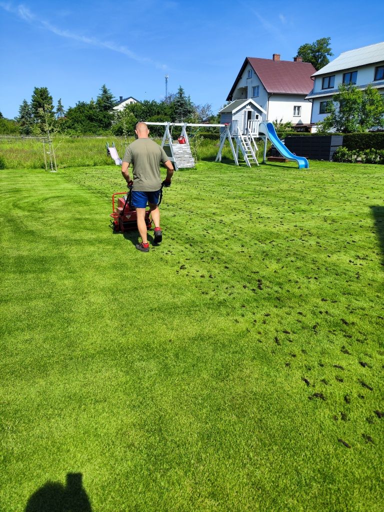 Pielęgnacja trawnika aeracja nawadnianie wertykulacja piaskowanie