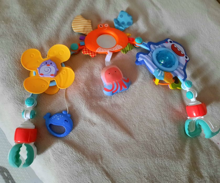 Іграшка, Розвиваюча дуга з підвісними іграшками