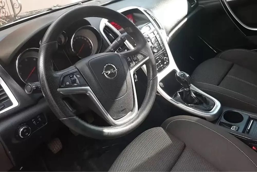 Продам Opel Astra j 1.7cdti