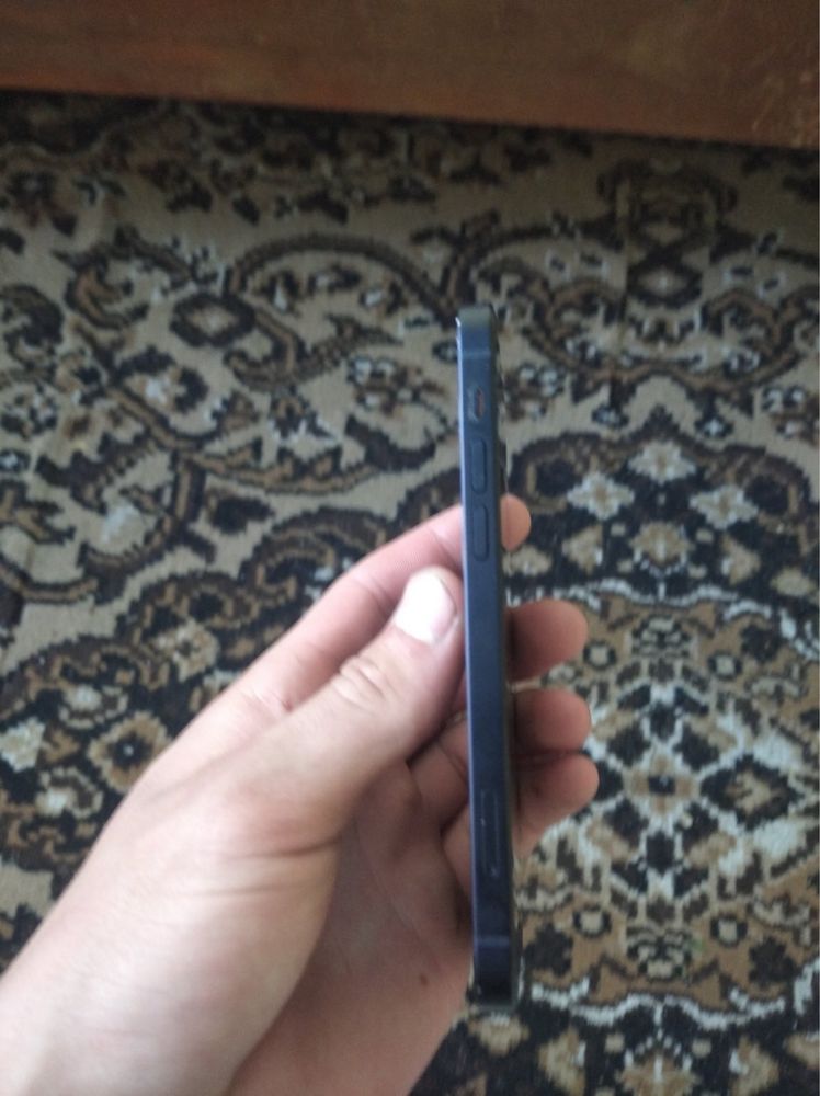 Продам Iphone 12